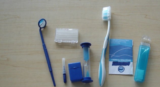 Set pentru igiena pacientului cu aparat ortodontic 8 in 1 Set pentru igiena pacientului cu aparat ortodontic 8 in 1 - imagine 3